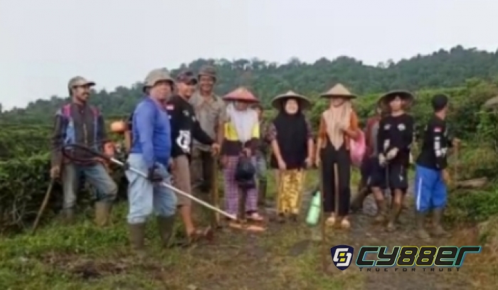 Komunitas B333DIL Giatkan Jumat Bersih di Lingkungan Ranting Cianten