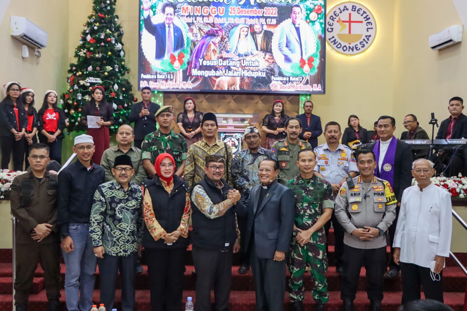 Kapolresta Cirebon dan Forkopimda Monitoring Pengamanan Hari Raya Natal di Gereja Hingga Pospam