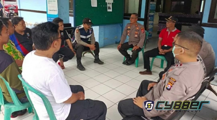 Kapolsek Cilograng dan Bhabinmas Polsek Cilograng Melaksanakan Giat Program Jum