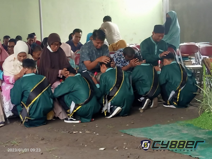 Tangisan Haru 59 Santri Wisuda Juziah Ponpes Quran Homestay DSH Klaten Bikin Merinding 
