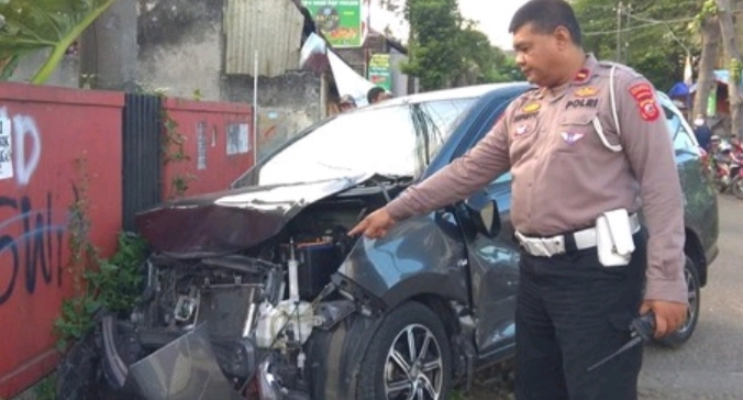Pemobil Mabuk Suruduk Mercy, Seorang Pelajar Jadi Korban