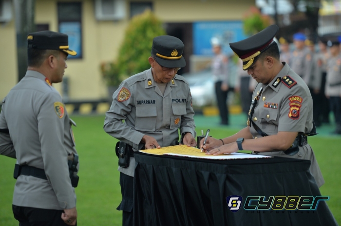 Kapolresta Cirebon Pimpin Pelantikan Wakapolresta Cirebon