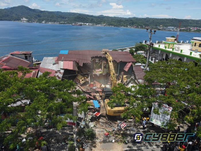 Eksekusi Lahan, Warga Batu Merah Banjiri Badan Jalan