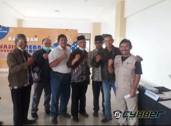 Forum RW dan Masyarakat Kelurahan Cipageran Apresiasi Kinerja Lurah Tirman Witarlan, SE .