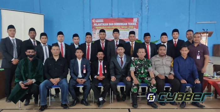 Danramil 1116/Cikajang Hadiri Kegiatan Pelantikan Panwaslu Desa Se-Kecamatan Cikajang