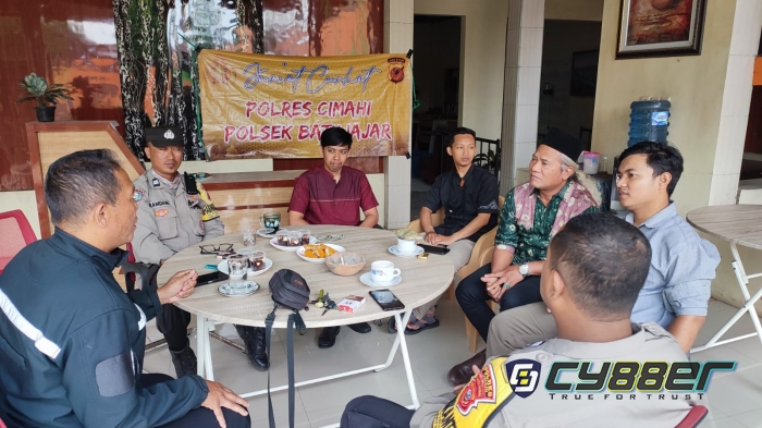 Polsek Batujajar bersama guru Albidayah  Giriasih Gelar Jum