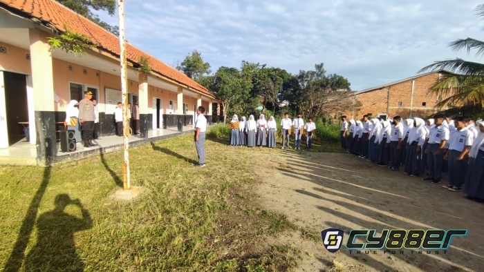 Polsek Batujajar Giat Police Goes To School di SMK Dharma Bhakti Indonesia