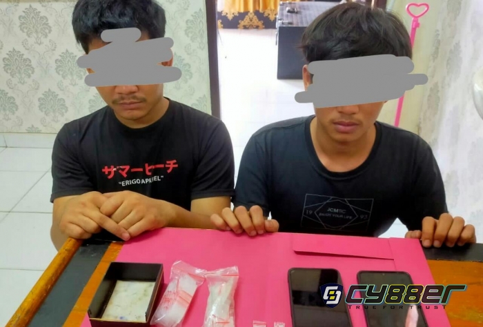 Dua Pemuda Ditangkap Karena Narkoba 