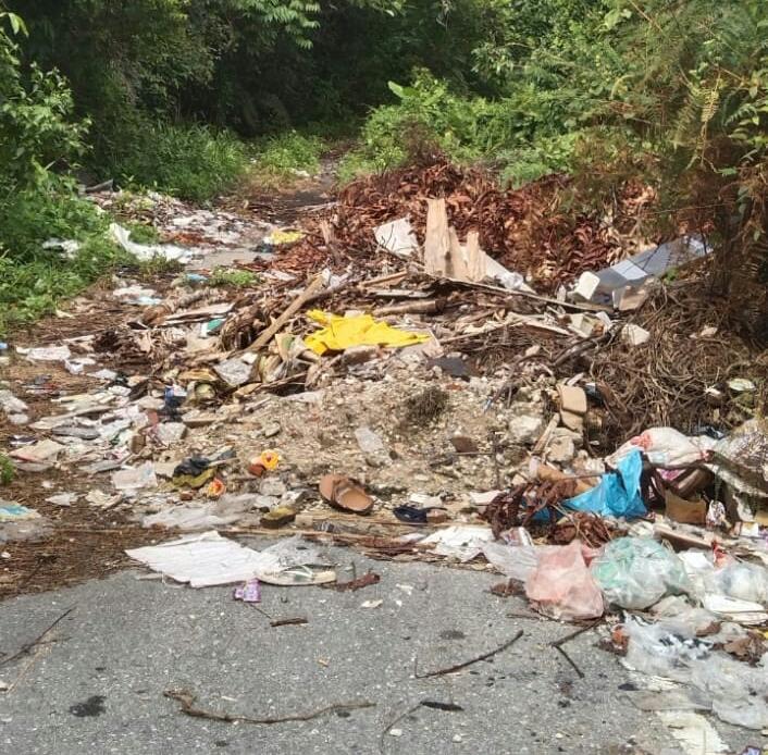 Dua Tahun Putus, Jalan Datuk Seribu Garang Jadi Tempat Pembuangan Sampah