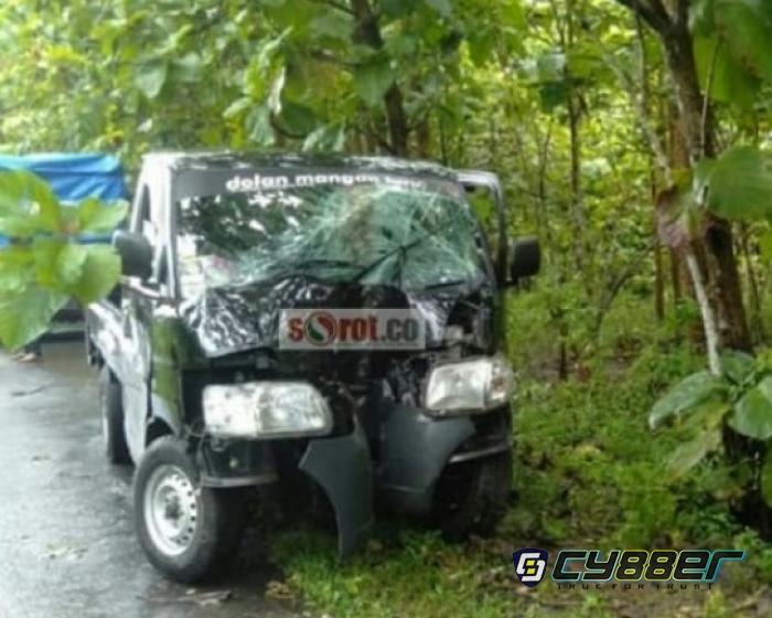 Lakalantas, Suami Istri Dilarikan ke Rumah Sakit 