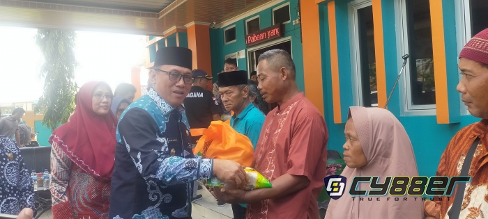 Pemkot Cilegon Beri Bantuan Kepada 185 Warga Kel. Pabean Yang Terdampak Puting Beliung
