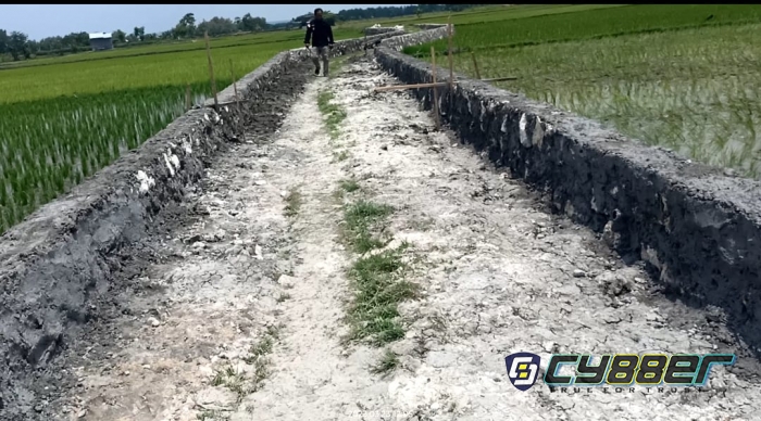 Dinilai Tak Transparan, Pembangunan JUT di Desa Menongo Dipertanyakan  
