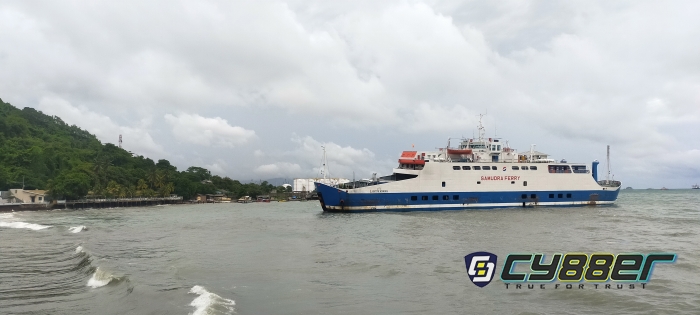 Akibat Cuaca Buruk, Dua Kapal Bersenggolan di Merak