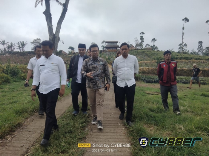 Tim Verifikasi Kemenperin Tinjau Program Sentra IKM Cabai Desa Mekarsari