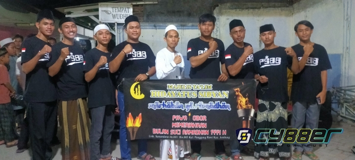 Antusias Warga Semendaran Ramaikan Pawai Obor