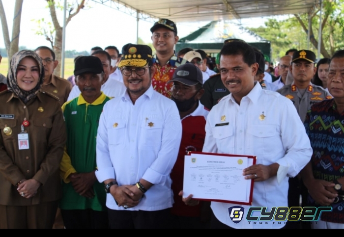 Kunjungan Kerja Menteri Pertanian Disambut Antusias Warga.