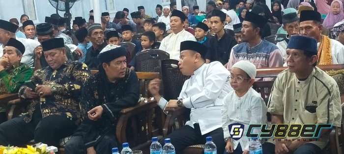 Perjuangkan Keinginan Warga, Gebyar Sedekah Riuhkan Merak dalam Acara Nuzulul Qur