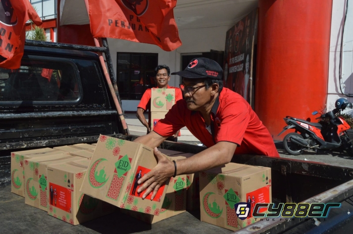 DPC PDI Perjuangan Kabupaten Cilacap Distribusikan Bingkisan Lebaran Dari Ketua DPC ke PAC dan Ranting