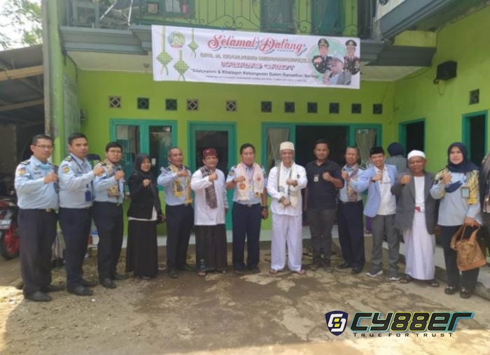 Bhakti Sosial Kepala BAPAS Garut Bersama Anton Charliyan Di Ponpes Kebangsaan Asyukandari Bhayangkara