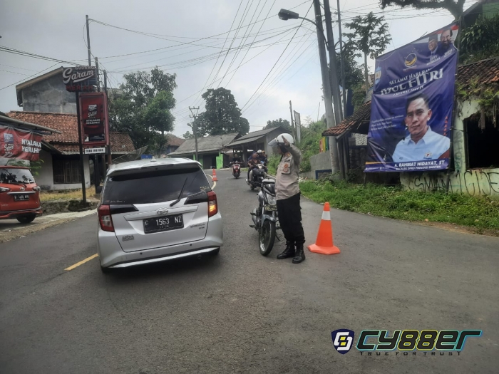 Kapolsek Cilograng dan Anggota Melaksanakan Operasi Premanisme Antisapasi Pungutan Liar