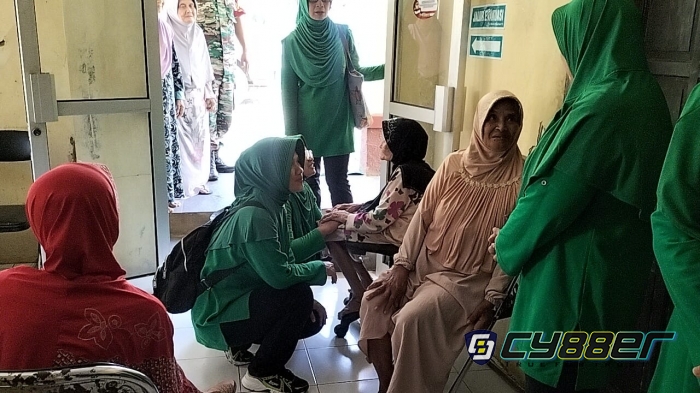 Jum’at Berkah, Persit KCK Cab. XXXIII Dim 0601 Pandeglang Kunjungi Panti Jompo