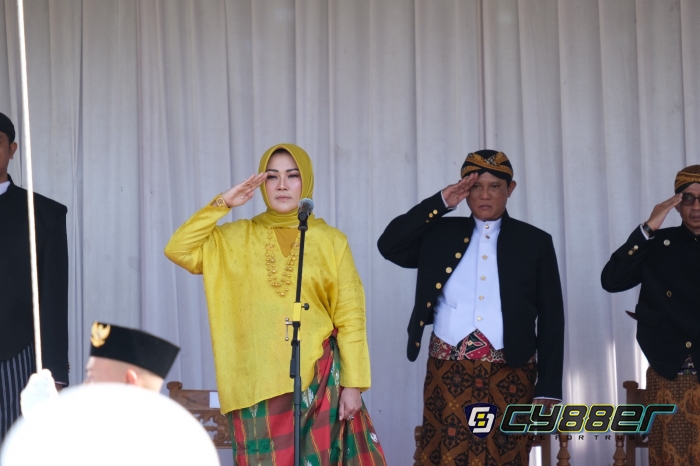 Pimpin Upacara Pakai Pakaian Adat Bugis, Bupati Klaten : Bersatu Padu Membentuk Indonesia