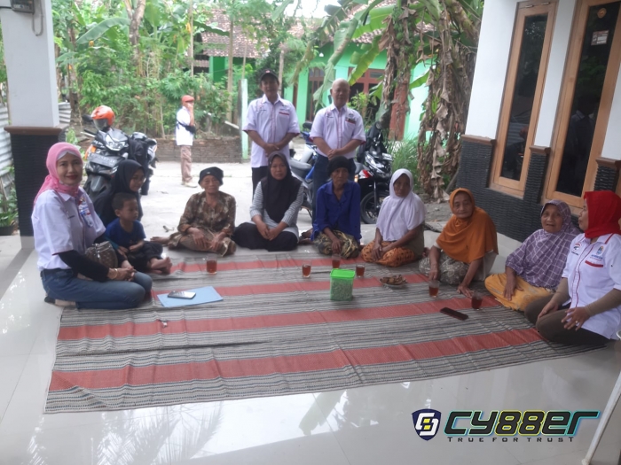Peduli Lansia dan Anak Yatim, Ketua IWOI DPD Kabupaten Bantul Beserta Jajaran Bagikan Rejeki