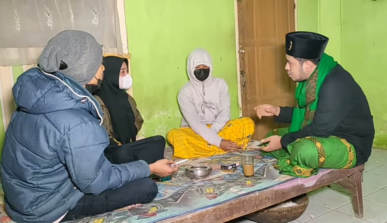 Tangguh!!! Bu Siti Punya Dua Suami Tinggal Satu Atap Bertiga Setiap Malam Bergiliran, Ngaku Masih Kurang 
