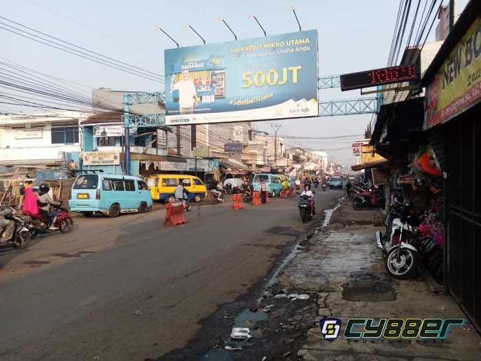 Ribuan Pedagang Termasuk PKL Telah Mempati TPBS, Jalan Raya Banjaran Lengang