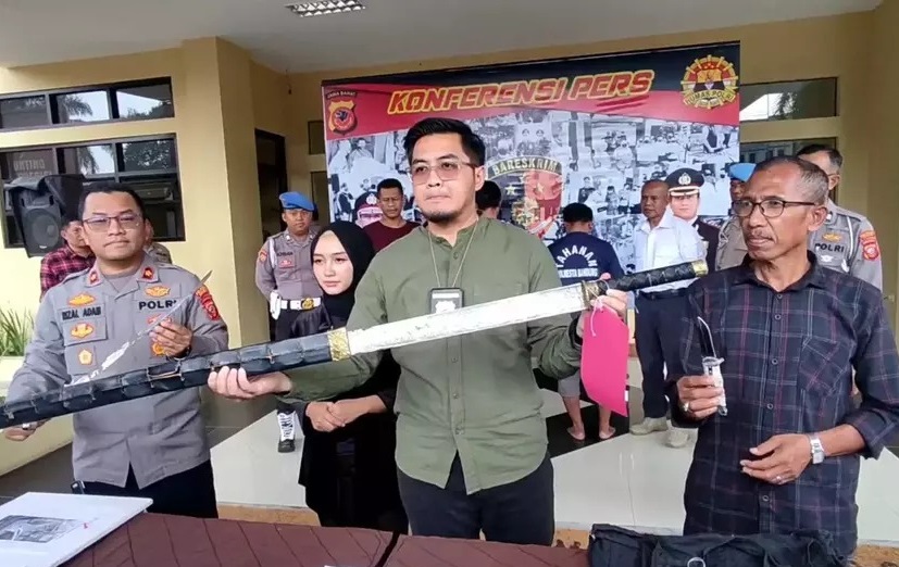 2 Preman yang Ajak Duel Polisi di Margahayu Bandung Acungkan Samurai, Akhirnya Diringkus 