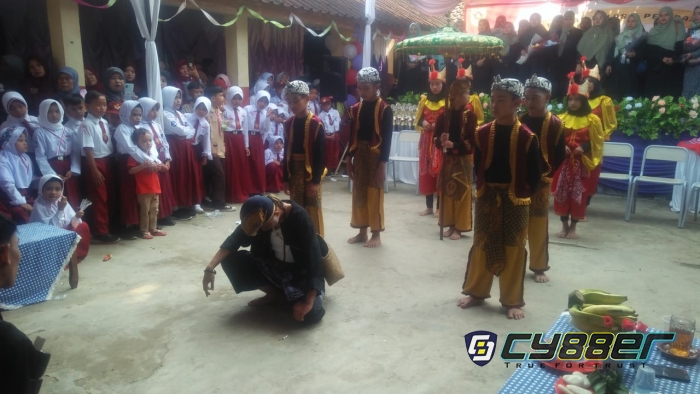 Lengser Meriahkan Acara Kenaikan Kelas SDN Ciadeg 03