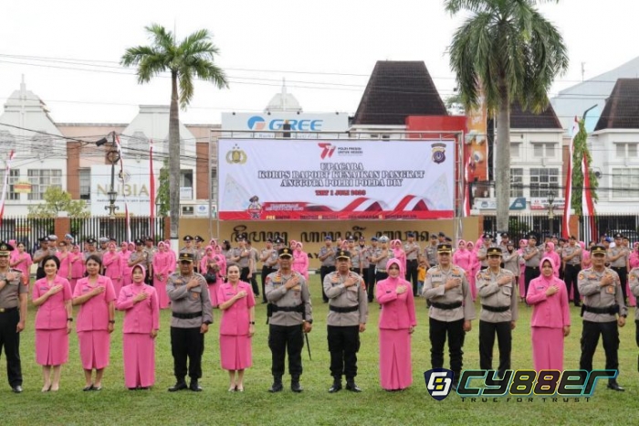 124 Personel Polda DIY Sandang Pangkat Baru
