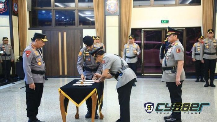 Kapolri Resmi Lantik Komjen Agus Andrianto Jadi Wakapolri