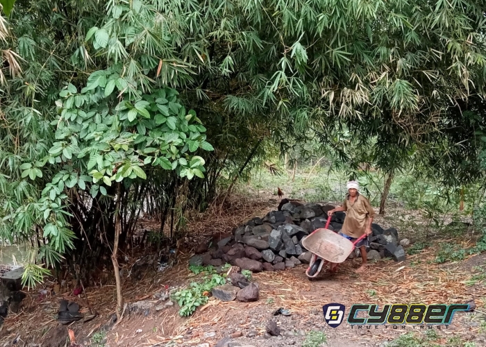 Antisipasi Tanah Tergerus Air, Pemdes Jatimulya Pasang Bronjong di Bahu Sungai Cikoronjo 