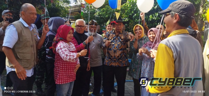 PJ.Wali Kota Cimahi Hadiri Giat Gebyar Padat Karya di Kelurahan Cibabat
