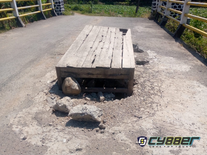 Jembatan Cideres Rusak, Warga dan Pengguna Jalan Berharap Dinas Terkait Segera Merperbaiki