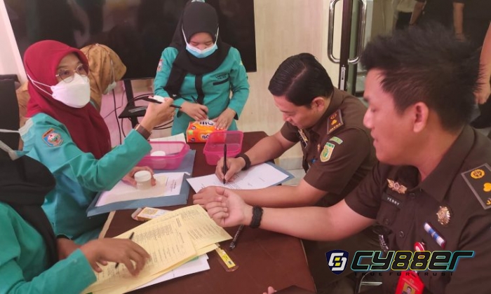 Tindak Lanjuti Perintah Kejagung RI, Kajari Baturaja Langsung Tes Urine Seluruh Pegawainya