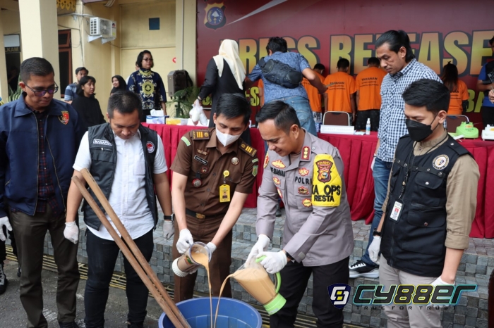 Sabu 4 Kilogram Milik Calon Pengantin Diblender dan Dibuang ke Selokan
