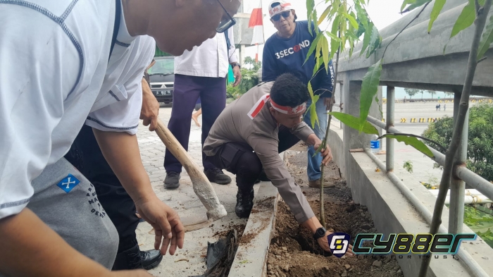 Polsek KSKP Merak Laksanakan Intruksi Mabes Polri Lestarikan Negeri Dengan Penghijauan