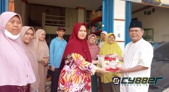 H.Erwin, Tokoh masyarakat Langon Sari Berikan Bantuan Sosial 