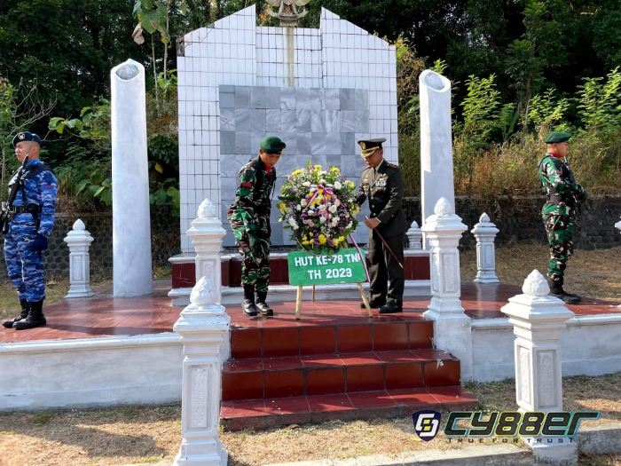 Wakapolres Majalengka Hadiri Upacara Ziarah Nasional Peringatan Hari TNI ke-78 di TMP Sawala
