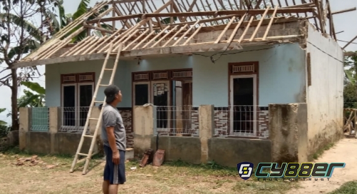 Rumah Warga Desa Pasir Jaya Roboh, Butuh Perhatian Tangan dari Pemerintah