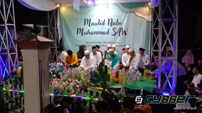 Peringati Maulud Nabi Muhammad SAW  Warga Cikeris Lakukan Tabligh Akbar