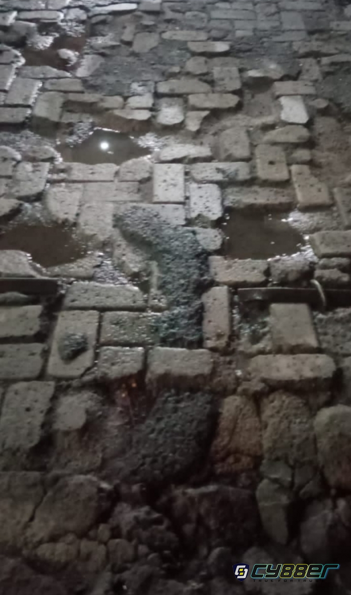 Miris!!! Halaman Tempat Parkir Puskesmas Cigobong Sudah Tak Layak