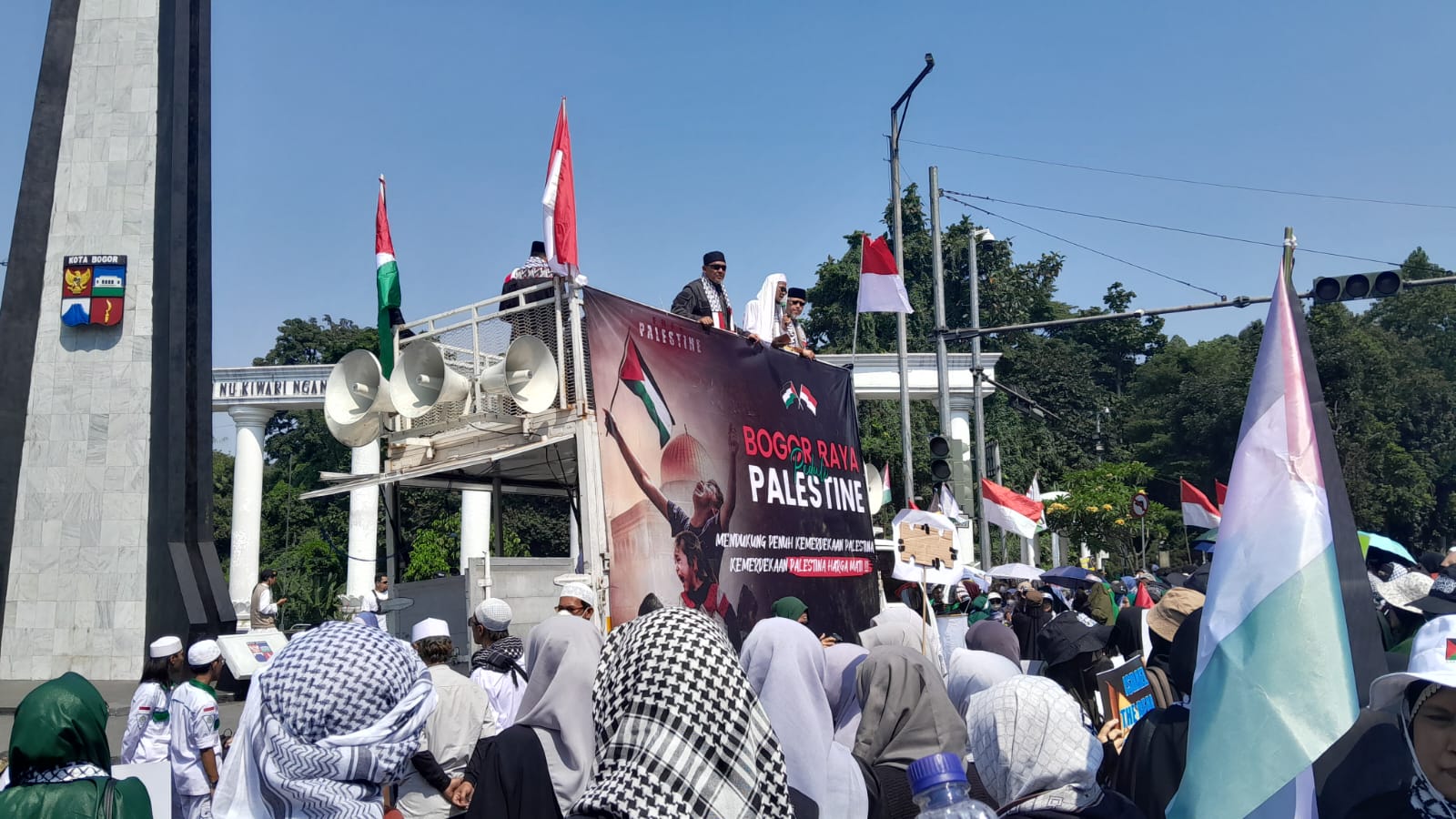 Umat Islam di Bogor Ikuti Tabligh Akbar dan Aksi Bela Palestina