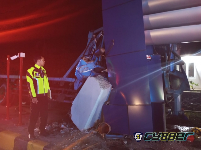 Kecelakaan Tunggal Menyebabkan Korban Meninggal, Polisi Evakuasi Jenazahnya ke Rumah Sakit