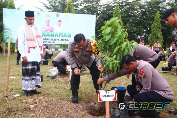 Kapolda Aceh Ikuti Penanaman 10 Juta Pohon bersama Polri