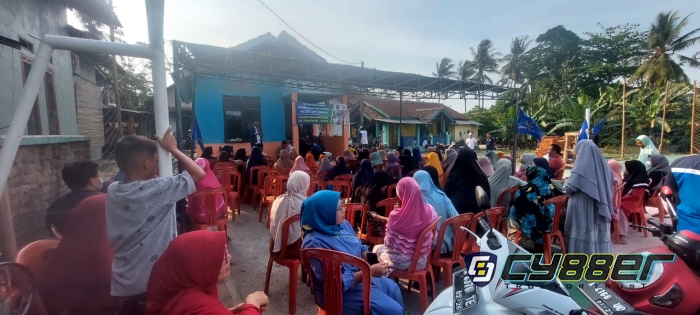 Pengurus Karang Taruna Kelurahan Warnasari Salurkan 500 Kg Beras Zakat Penghasilan