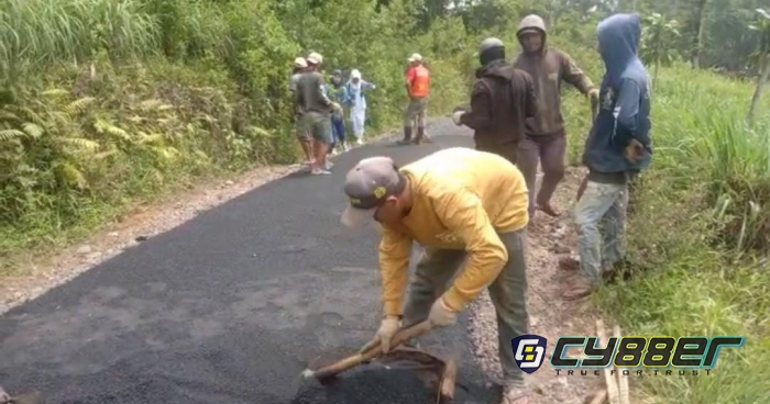 Pembangunan Ruas Jalan Cikareo Desa Parakansalak Mendapatkan Apresiasi Warga 