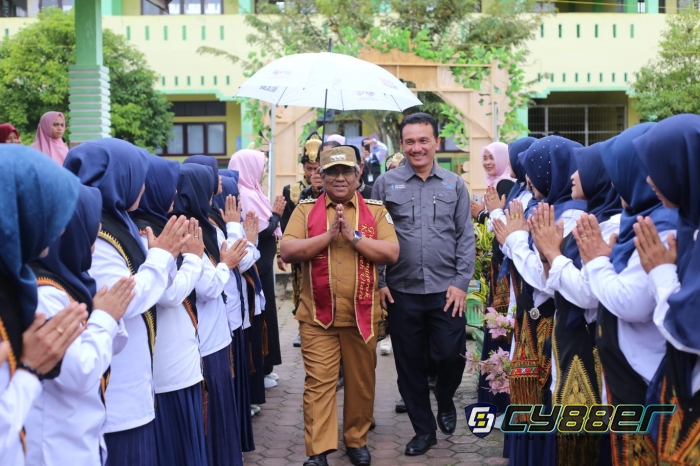 Pj Bupati Mahyuzar Lantunkan Puisi, Apresiasi Panen Karya Guru Penggerak Angkatan 8